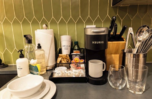 Fishtown Apartment | Sosuite | 1BR Apt w Patio, W/D, Sofabed