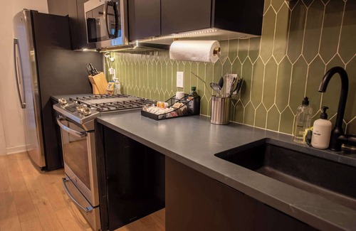 Fishtown Apartment | Sosuite | 1BR Apt w Patio, W/D, Sofabed