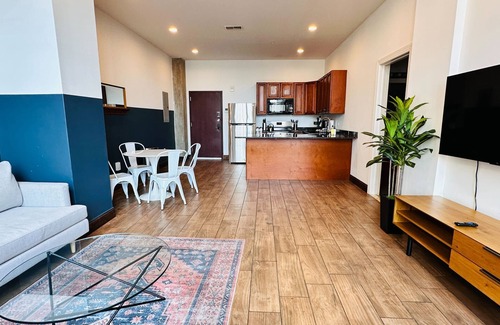 West Poplar Apartment | Sosuite 2BR Apt w Balcony W D Gym On-site Bar