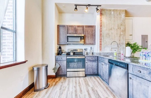 West Poplar Apartment | Sosuite | 2BR Apt w W/D, Gym, On-Site Restaurant