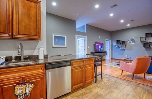 West Poplar Apartment | Sosuite | 2BR Apt w. W/D, Gym, On-Site Restaurant