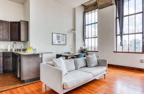West Poplar Apartment | Sosuite 2BR Penthouse w W D Gym On-site Bar