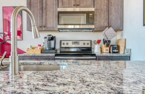 West Poplar Apartment | Sosuite 2BR Penthouse w Balcony W D Gym