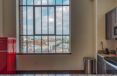 West Poplar Apartment | Sosuite 2BR Penthouse w W D Gym On-site Bar