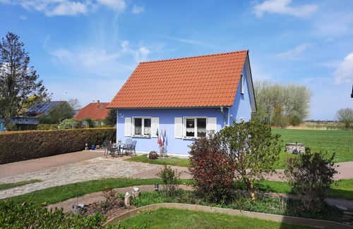 Pruchten House | "Söt`Hafenhus" at the idyllic, small harbor, with a wide view of Bodden meadows