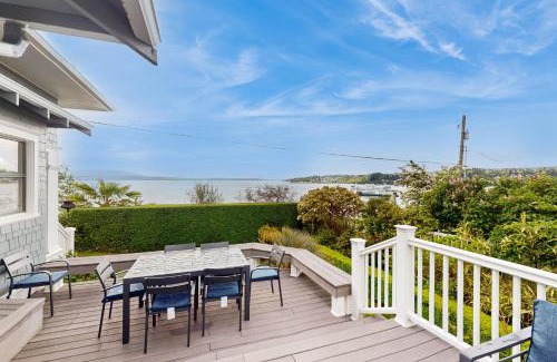 Kingston House | Soundfront Serenity