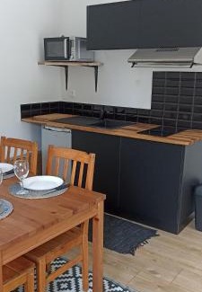 Roaillan House | Sous l'arbre aux papillons