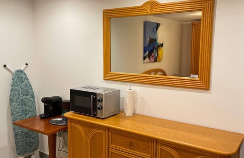 Roesrath Apartment | Souterrainzimmer im Grünen