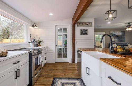 West Oak Hill House | South Austin Group Retreat with Swimspa and Backyard fun!