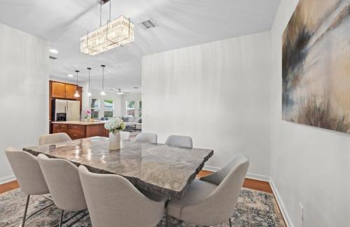 South Manchaca House | South Austin Home with a Pool