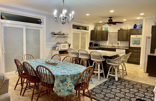 Milford House | SOUTH BOWERS ISLAND -' DIRECT BEACHFRONT' -