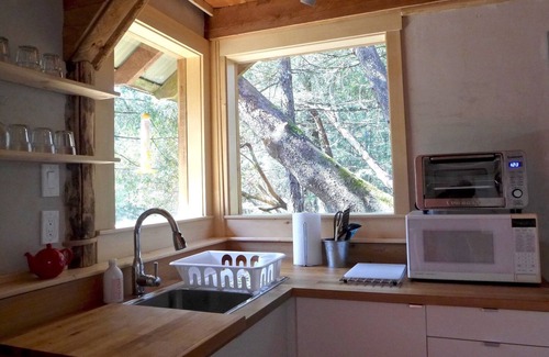 Salt Spring Island Cottage | South End Gem