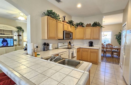 Calabay Parc House | South face Private spa and pool, game room, WiFi, washer/dryer, 11 miles to Disney