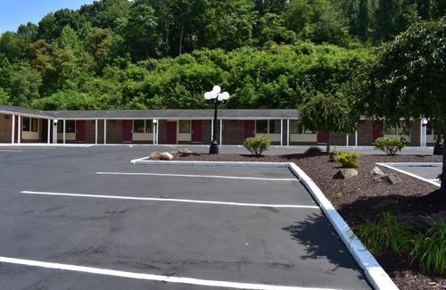 Pleasant Hills Hotel | South Hills Motel