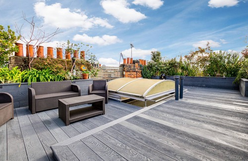 South Kensington Apartment | South Kensington 2 bedroom penthouse with lush roof top garden