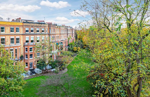 South Kensington Apartment | South Kensington 2 bedroom penthouse with lush roof top garden