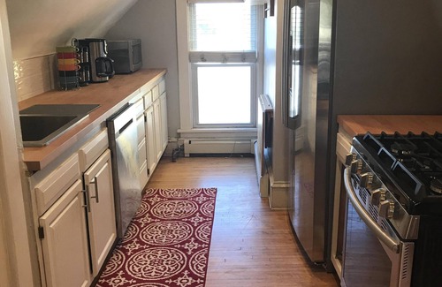 Linden Hills Apartment | South Minneapolis Treetop Unit - 2 Blks From The Lake Calhoun And Lake Harriet