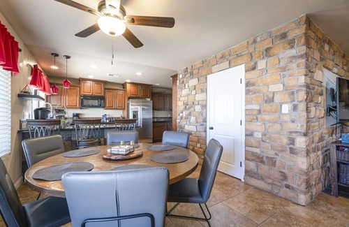 Desert Foothills Estates House | South Mountain Retreat - Free Heated Pool, Tesla outlet, RV Parking