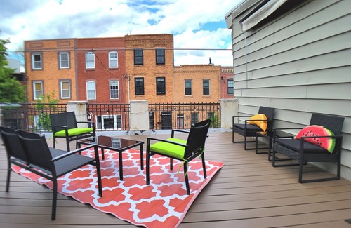 Passyunk Square House | South Philly, Roof Deck, Pool Table, Sleeps up to 7