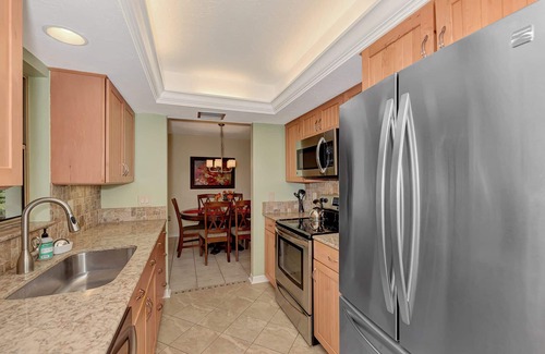 South Venice House | South Venice Pet-Friendly ~ Close to Local Beaches!