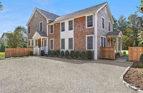 Village of Southampton House | Southampton Village Luxury with Pool House Spa - Guest Cottage. Walk to Town!
