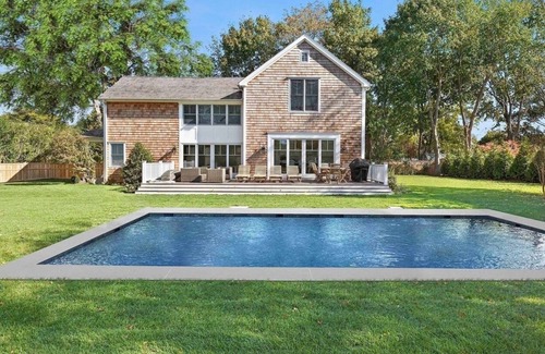 Village of Southampton House | Southampton Village Luxury with Pool House Spa - Guest Cottage. Walk to Town!