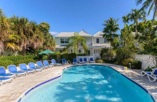 Bahama Village House | Southard Getaway by AvantStay w Covered Patio Great Location Shared Pool Week Long Stays