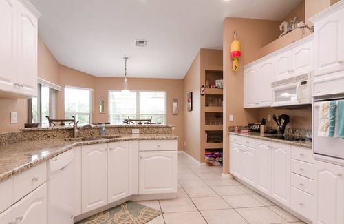 Marco Island House | Southend quite area - large pool, spa, kayaks, paddle-boards, bikes pretty dock