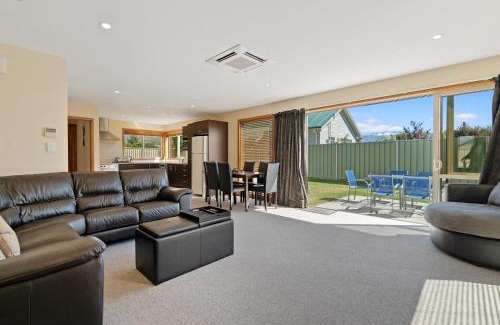 Lowburn House | Southern Belle - Cromwell Holiday Home