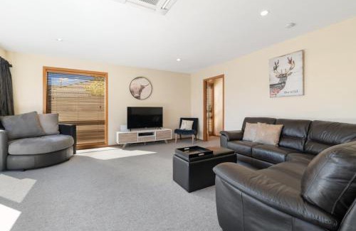 Lowburn House | Southern Belle - Cromwell Holiday Home