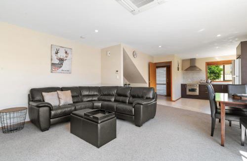 Lowburn House | Southern Belle - Cromwell Holiday Home