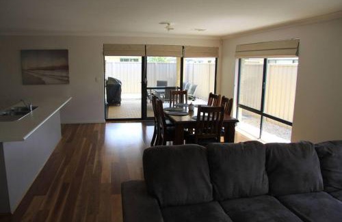 Southern River House | Southern River Family Accommodation. Free WiFi