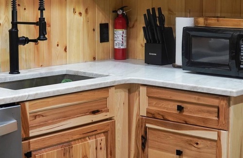 Stone Mountain Cabin | Southern Rustic cabin CLOSE to Stone Mountain Park