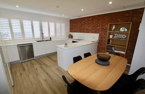 Port Elliot Apartment | Southern Sands Coastal Getaway: Your Front Row Seat to Knight Beach's Horizon