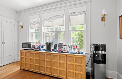 Southmoreland House | Southmoreland Mansion and Guest House on the Plaza | Sleeps 28!