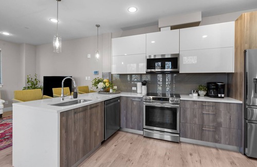 Fort Worth Condo | Southside 2B/3B RF Deck *Wkly & Mthly Discounts*