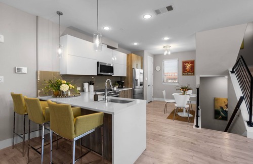 Fort Worth Condo | Southside 2B/3B RF Deck *Wkly & Mthly Discounts*