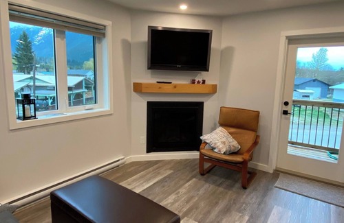 Revelstoke Apartment | Southside Mountain Views - 1 Bedroom Suite - Long-term Rental