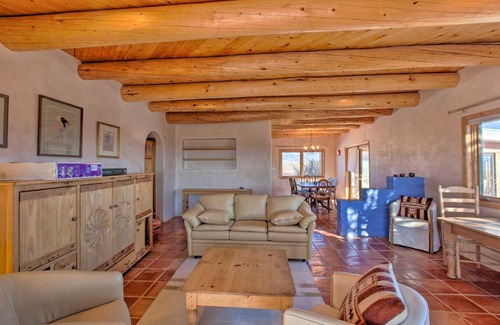 El Prado House | Southwest Home with 360-Degree Mtn View, Ski Nearby!