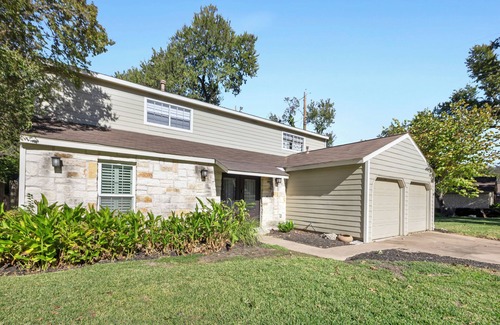McNeil House | Southwestern 4-BR House w/Pool Table and Firepit Near Domain in Austin!