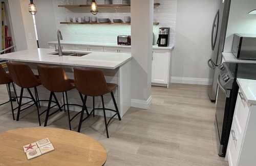 South End Apartment | Southy 1 Bdrm Lower South End Halifax walking distance to downtown/& Ocean