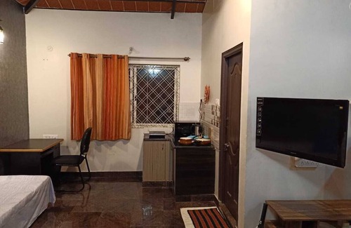 Jayanagar Cottage | Sovereign Cottage Steps from Nimhans Hospital.