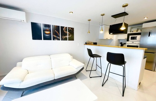 Saint-Nazaire Apartment | Spa and sea view