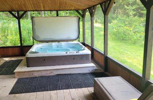 Saint-Hermenegilde Ski Chalet | Spa Nature Estrie