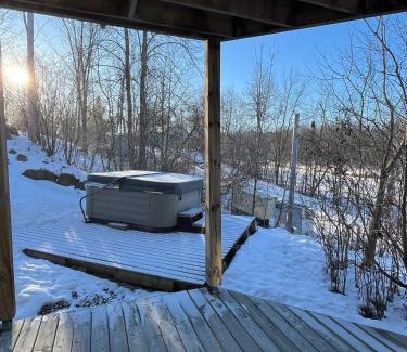 Prevost Ski Chalet | Spa & River - Berges de la Riviere-du-Nord 20