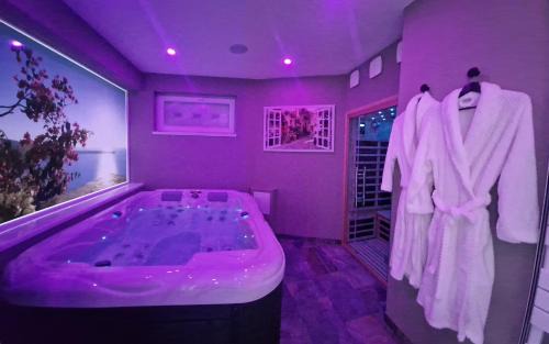 Calais Frethun Apartment | SPA & SAUNA lin pour l'autre
