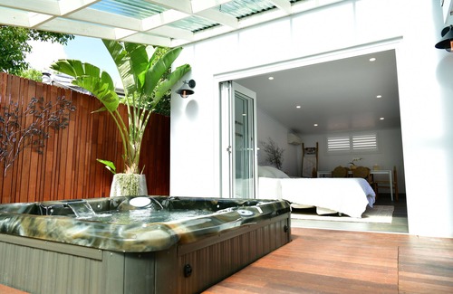 Seaforth Apartment | Spa Serenity Cottage with Private Spa and Pool