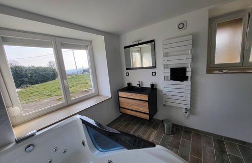 Echenoz-le-Sec Apartment | Spa with whirlpool bath