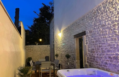 Bayeux House | Spa workshop