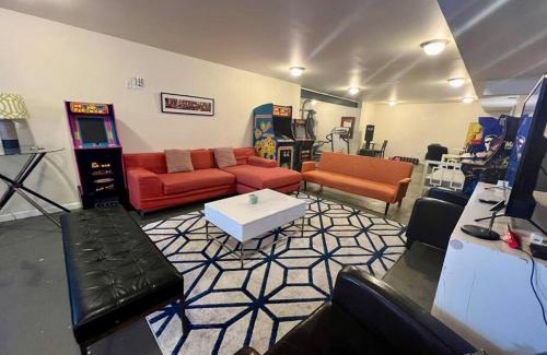Severn Apartment | Space To Chill & Work in the Center of Everything